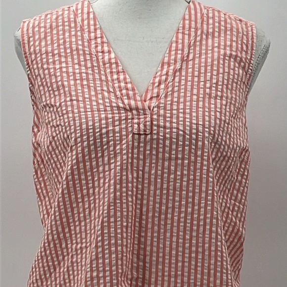 Eddie Bauer Seersucker Striped Sleeveless Top in Pink & White - Size Large - Picture 2 of 5